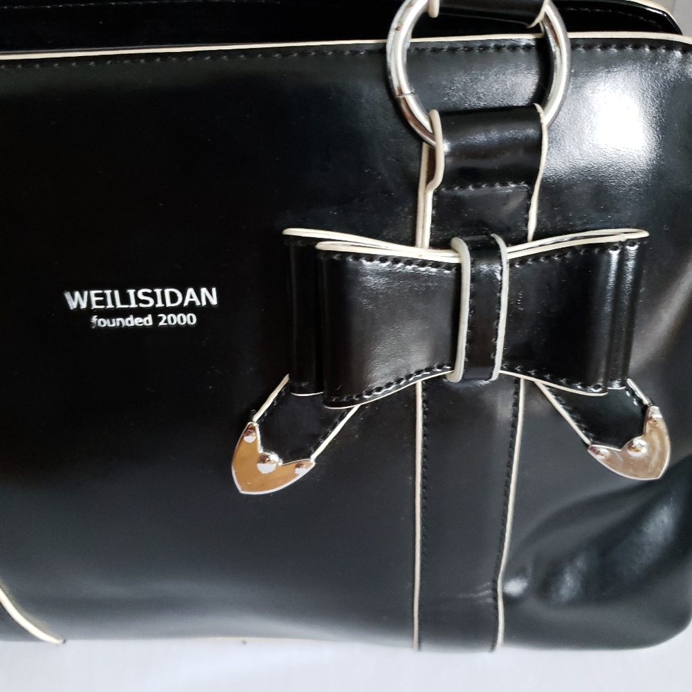 Weilisdan black with white piping purse